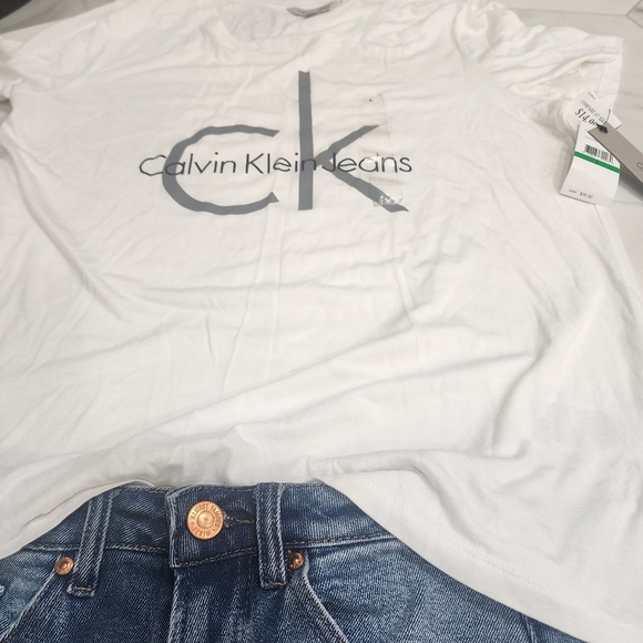 Calvin Klein, NWTO, Women's  white t-shirt. Size Large. - Picture 5 of 16